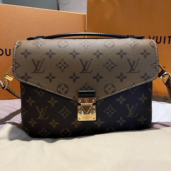 LOUIS VUITTON Reverse Monogram Pochette Métis - Picture 1 of 8